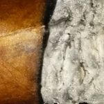 Points blancs sur la cendre de mon cigare